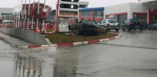 Тројца повредени откако со мерцедес се ,,забиле’’ во бензинска кај Радовиш