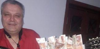 Фото – Музичарот Стојчо не можеше да свири, му ја ,,накитија’’ бузуката со илјадарки