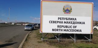 Фото – На Богородица поставени табли со новото име – Република Северна Македонија