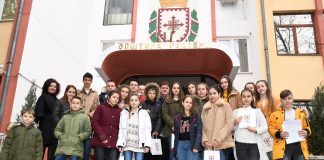 Талентираните ученици од Радовиш добија стипендии од општината