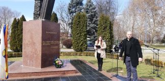 Струмичани му одадоа почит на Борис Трајковски пред споменикот ,,Македонија’’