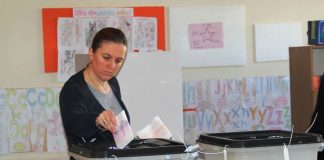 На гласачкото ливче за градоначалник во Ново Село, Стоилков под реден број 5, Андонов под реден број 7