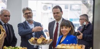 Секој заслужува втора шанса, кажа министерката Царовска откако ,,Покров’’ отвори пекара во Струмица (видео)