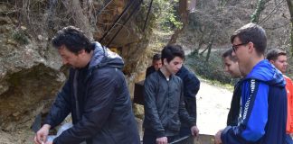 Фото – Средношколци од Никола Карев од Струмица ја чистеа трим патеката и локалитетот Св. Илија