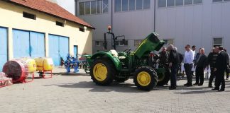 Фото – СОУ ,, Димитар Влахов’’ од Струмица доби земјоделска механизација вредна над 30 илјади евра