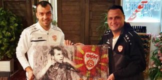 Горан Пандев за утрешниот 100 ти натпревар доби подарок од колегите репрезентативци