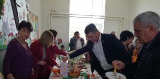 Фото – Учениците од ,,Гоце Делчев’’ во Василево и Ангелци со хуманитарен Велигденски базар и сладок панаѓур