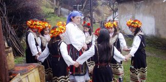 Своевремено куп лазаринки, сега нема кој да запее по дворовите и да го најават Велигден