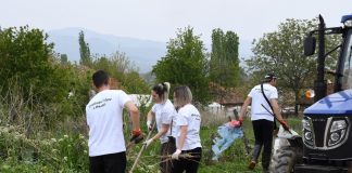 Младите од радовишко Ињево го чистеа селото од отпад и порачаа ,,Не биди ѓубре’’