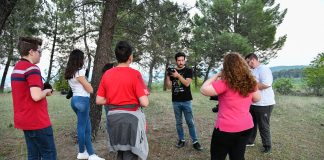 Млади гевгеличани со Новаков учеа како да изработуваат креативни фотографии кои ќе бидат изложени за месец дена