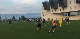 Фото – Горан Пандев тренираше со ,,пандевци’’ на стадионот што го гради а им се приклучи и арсеналецот Дејан Илиев