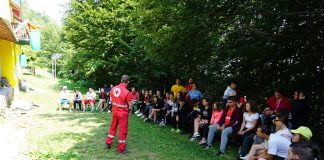 Млади волонтери на Црвен Крст од Македонија, Бугарија и Србија, на Беласица учеа вештини како да спасуваат во планина