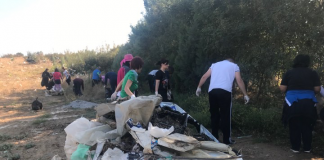 Вработени во Општина Богданци и комуналното заедно со ученици и граѓани го чистеа фрлениот отпад кон локалната депонијата