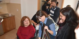 Роза Мојсовска ќе твори во свој сопствен дом – доделени станови на седум штитеници од Заводот Бања Банско