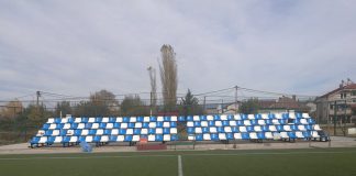 Фудбалското игралиште со вештачка трева Филип Лазаревски во Струмица доби трибина со 150 столчиња