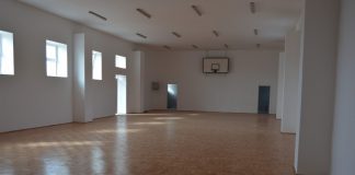 Учениците и жителите од Нова Маала добија спортски објект, општина Василево руинираниот Дом на култура го направи спортска сала