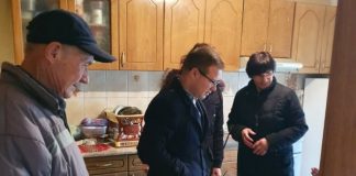 Градоначалникот Ангов со Здружението на пензионери, донираа помош и пакети на стари и изнемоштени лица во општината