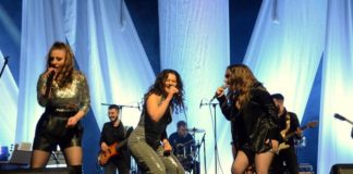 Фото: Струмичките гимназијалци повторно блеснаа со Божиќниот концерт – ,,Деценија’’ ја посветија за лекување на Стојче