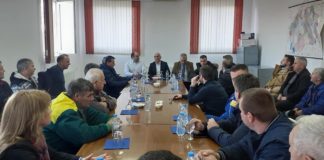 Министерот Димковски на средба со тутунарите во Конче, најави дека целокупното производство со тутун ќе биде откупено