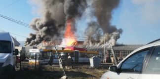 Пожар кај Ракиџиски мост на излезот од Струмица кон Радовиш – изгореа магацини и погон за мебел (фото)