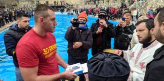 Во Валандово свештените лица дури трипати го фрлаа светиот крст, по третото фрлање најсреќен Коста Ѓорѓиев