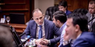 Возачот на комбето кој заради кашлица и болки во градите се пријави во струмичката болница нема коронавирус, соопшти Филипче