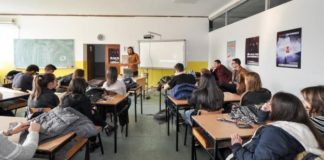 Првачињата во школо а другите да следат онлајн настава, предлог на Комисијата за заразни болести