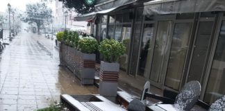 Фото: За време на полициски час уништена урбана опрема во Гевгелија, полицијата работи на откривање на сторителите