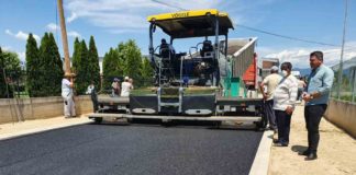 Се асфалтираше улица во индустриската зона Василево, со пари што ги обезбеди Центарот за развој на Југоистокот