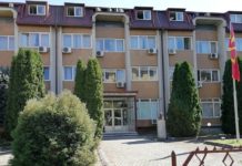 Со лисици на раце избегал затвореник од судот во Струмица каде бил на судење – побарал тоалет а на излегување турнал полицаец и почнал да бега
