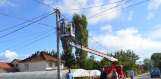 Почна замената на уличното во општина Василево, до крајот на ноември ќе бидат сменети сите улични со лед светилки (фото)