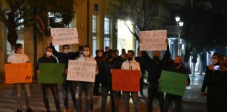 ВМРО ДПМНЕ протестираше пред зградата на општина Струмица поради загадениот воздух