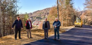 Асфалтиран патот до месноста Добра на Плачковица каде општина Радовиш планира простор за кампови