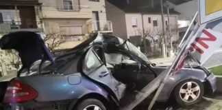 Струмичките пожарникари спасуваа возач вклештен во возило откако се забил во бетонска ограда (фото)