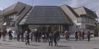 Струмичките актери со перформанс побараа оставка од назначениот директор на НУЦК Антон Панов