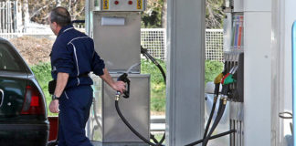 Бензините поевтинуваат, дизелот поскапува – Регулаторна ги соопшти новите цени