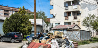 И покрај апелите на Комуналец пак се фрла отпад низ Струмица иако на 13-110 може да се јават за да им го подигнат