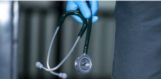 Антиваксерска дезинформација шири паника дека вакцинираните со мРНА вакцина ќе починат од срцева слабост