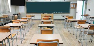 Родители на четвртоодделенци од гевгелиското Владо Кантарџиев бараат печатени учебници или ќе продолжат со бојкот на наставата