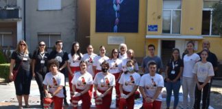 Волонтери од Црвен крст Струмица со показна вежба презентираа како се дава помош при повреди (фото)