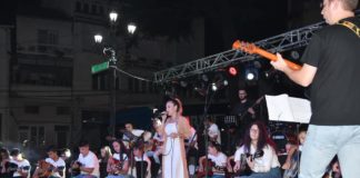 Гитаристите на Васко Пиличев од Летната школа имаа одличен настап во Радовиш со YU ROCK хитови