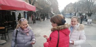 Насилство врз жени е недозволиво, порачаа од Скај плус Струмица кои делеа флаери како против семејното насилство