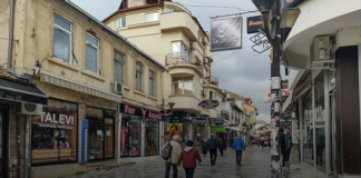 Дуќанџиите на удар на нелегалната интернет продажба