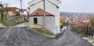 По барање на граѓаните извршена санација на дел од улицата Бел Камен во Радовиш (видео)