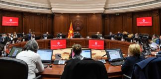 Владата побара дополнителни анализи и мерки од Комисијата за заразни болести за масовна вакцинација