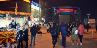 Почна новогодишниот базар на струмичкиот плоштад, ќе биде исполнет со забава и музика