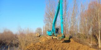 АД Водостопанство почна со санација на коритото на река Струмица во општина Босилово