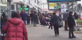 Изречени 20 прекршочни и 2 кривични пријави за продажба на текстил и зеленчук по тротоарите во Струмица