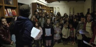 Дечиња од Струмица се спремаат за Бадниковата поворка но и Божиќниот концерт на струмичкиот плоштад (видео)