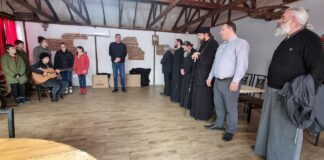 Нашите срца не смеат да бидат камен, кажа епископ Јаков Стобиски при посетата на децата во ресторанот ,,Кај Виктор’’ во Босилово